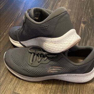 Skechers Men's Gray Athletic Shoes